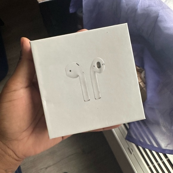 Apple AirPods in Classic White